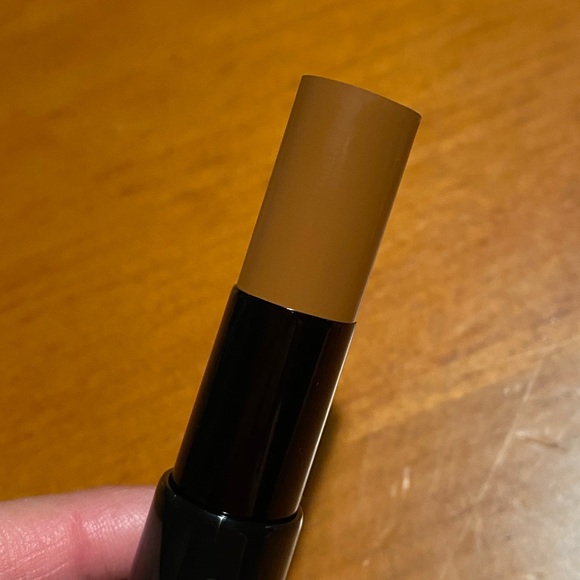 Marc Jacobs Accomplice Concealer & Touch-Up Stick Tan - Picture 7 of 13